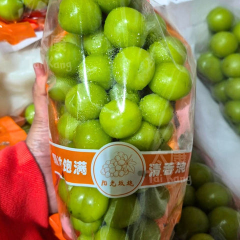 Premium JUMBO Shine Muscat Grapes (1KG) *Huge and Crunchy*